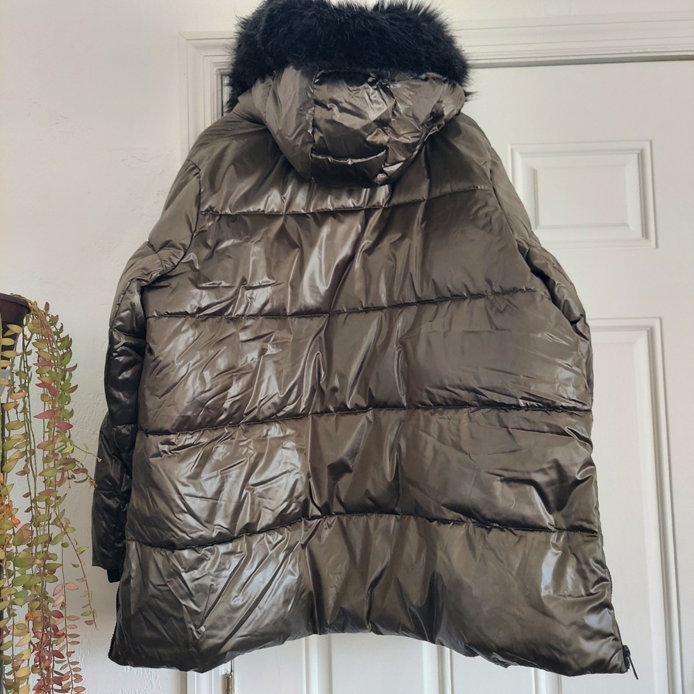 DKNY Hooded Puffer - Picture 9 of 11